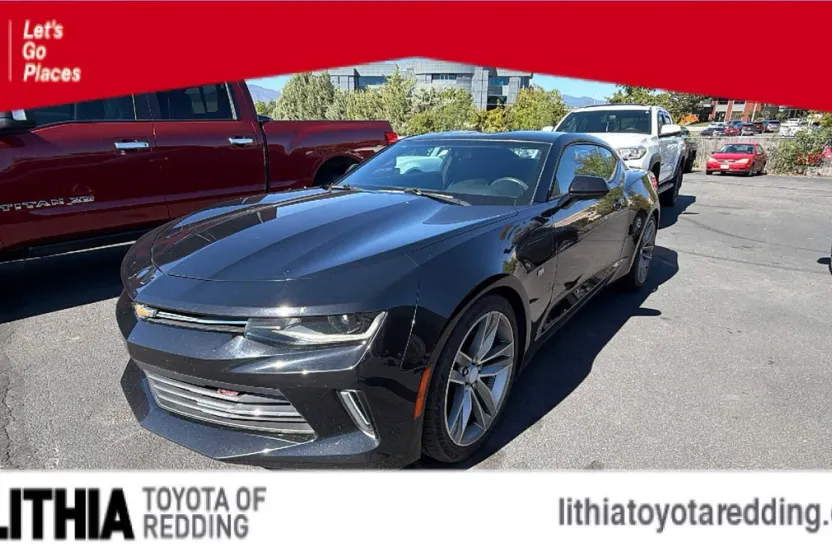 2018 Chevrolet Camaro 1LT photo 1