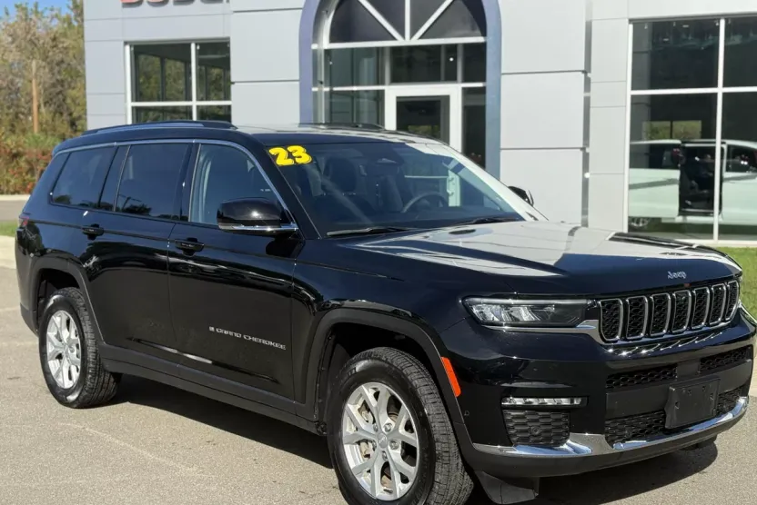 2023 Jeep Grand Cherokee Limited photo 1