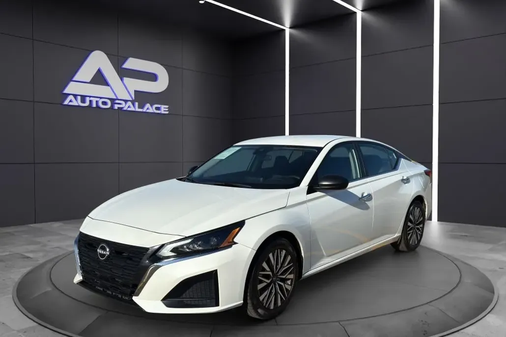 2024 Nissan Altima SV photo 1