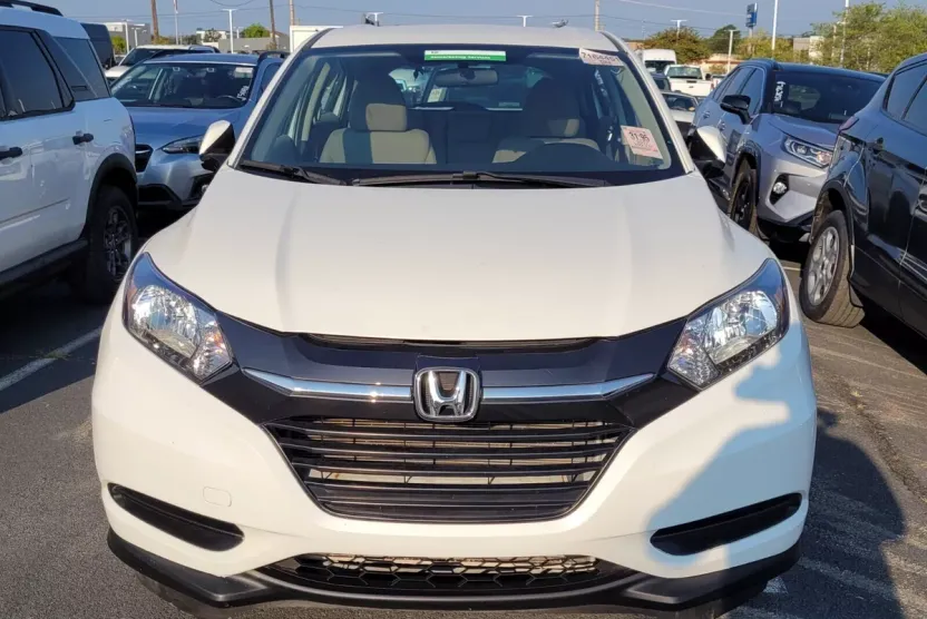 2017 Honda HR-V LX photo 1