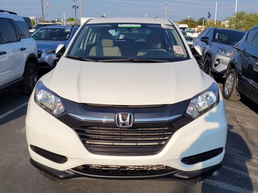 2017 Honda HR-V LX photo 1