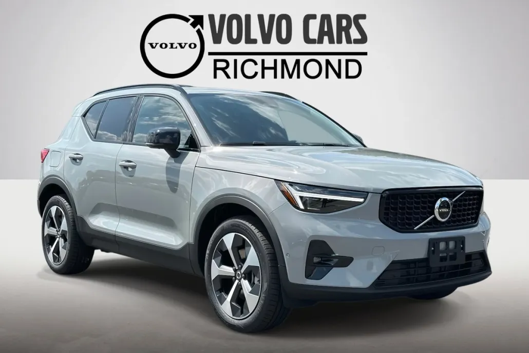 2026 Volvo XC40 Plus photo 1