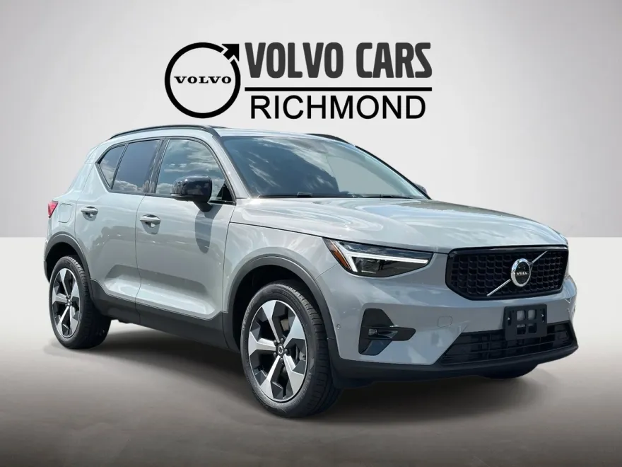2026 Volvo XC40 Plus photo 1