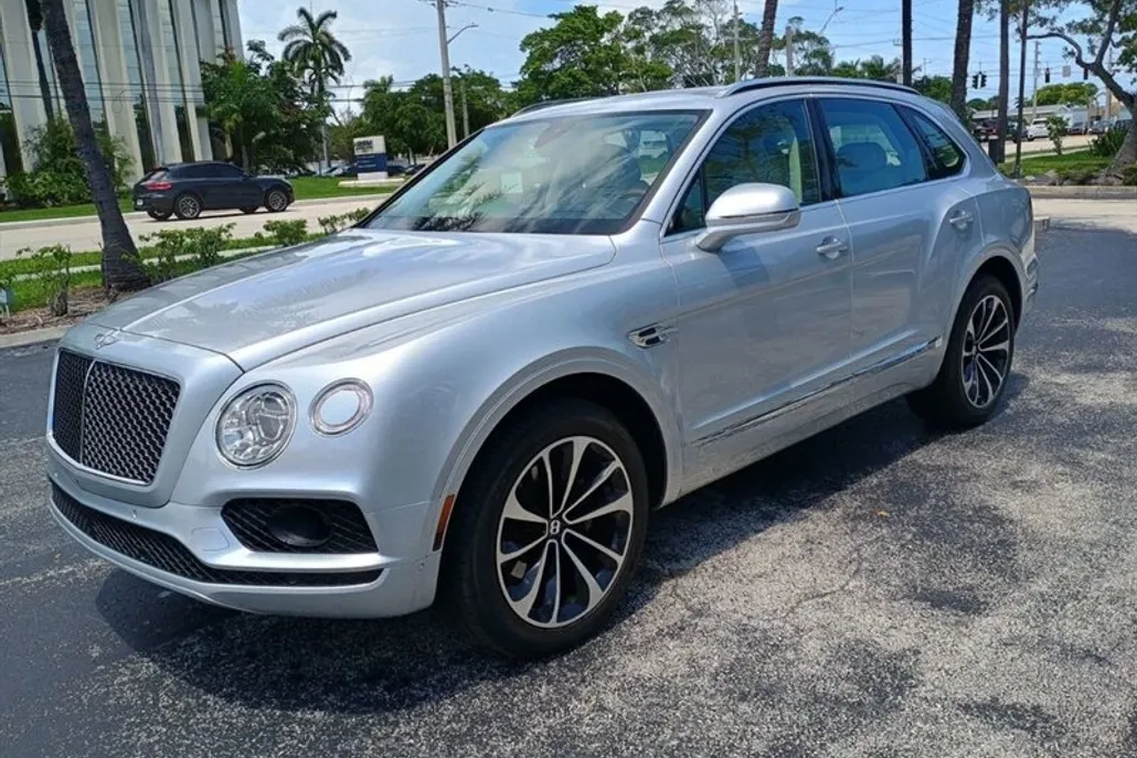 2019 Bentley Bentayga V8 photo 1
