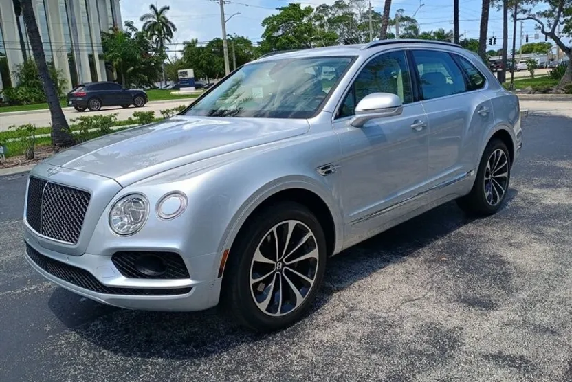 2019 Bentley Bentayga V8 photo 1