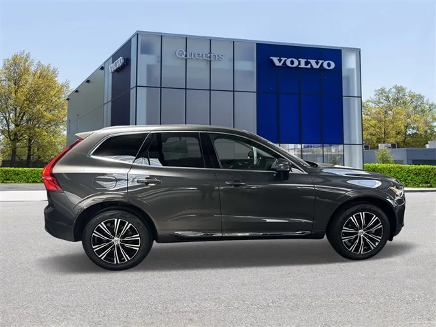 2022 Volvo XC60 B5 Inscription photo 1
