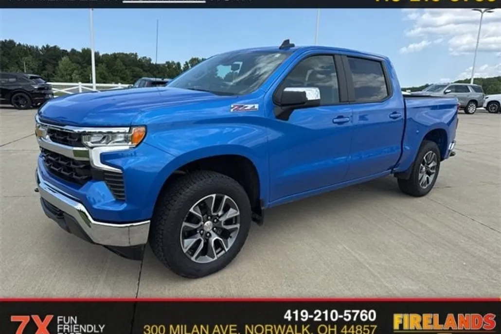 2025 Chevrolet Silverado 1500 LT photo 1