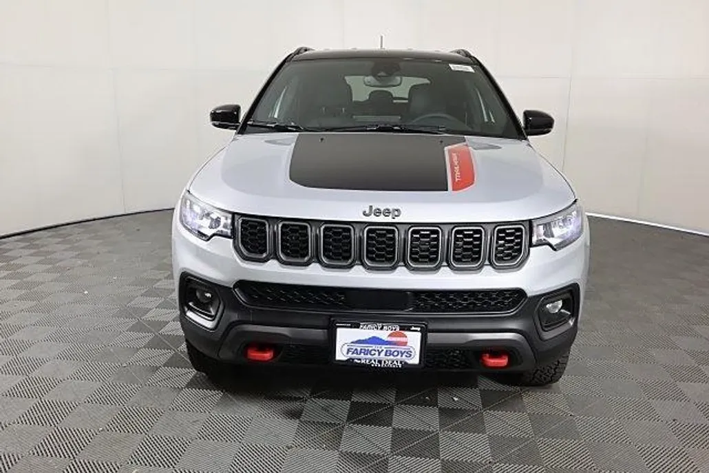2025 Jeep Compass Trailhawk photo 1