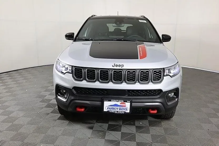 2025 Jeep Compass Trailhawk photo 1