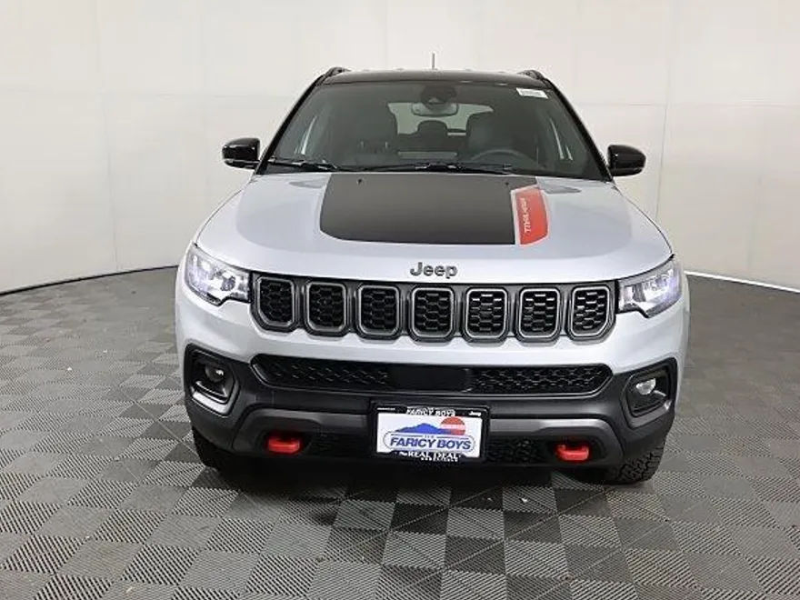 2025 Jeep Compass Trailhawk photo 1