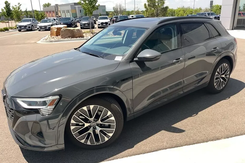 2024 Audi Q8 E-tron Premium photo 1