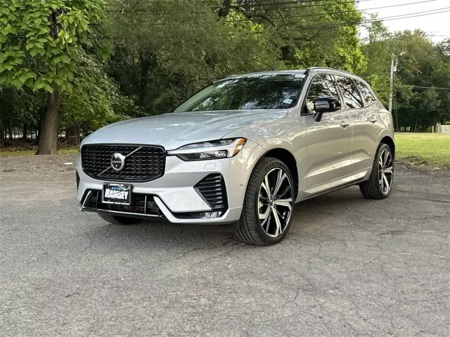 2023 Volvo XC60 Ultimate photo 1