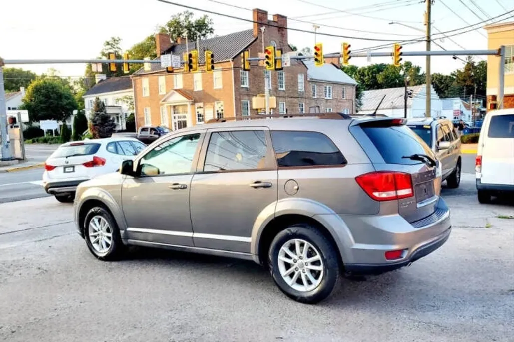 2013 Dodge Journey SXT photo 1