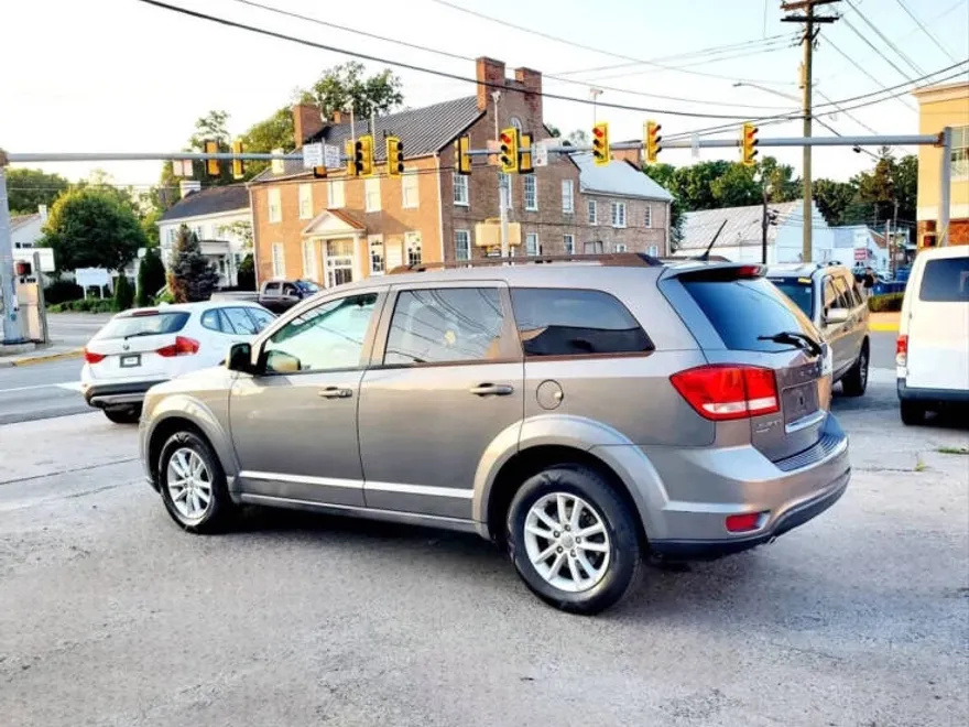 2013 Dodge Journey SXT photo 1