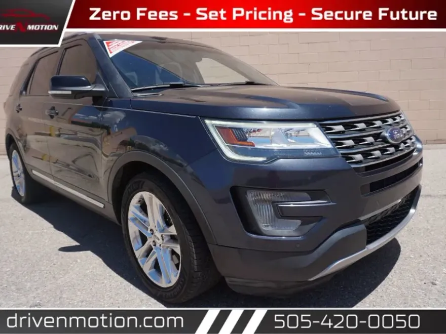 2017 Ford Explorer XLT Sport photo 1