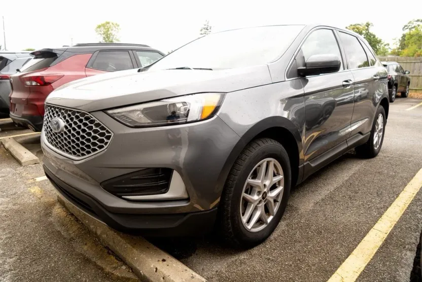2024 Ford Edge SEL photo 1