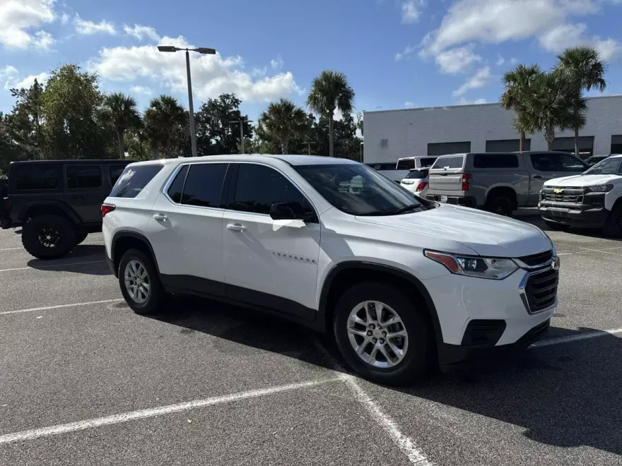 2020 Chevrolet Traverse LS photo 1