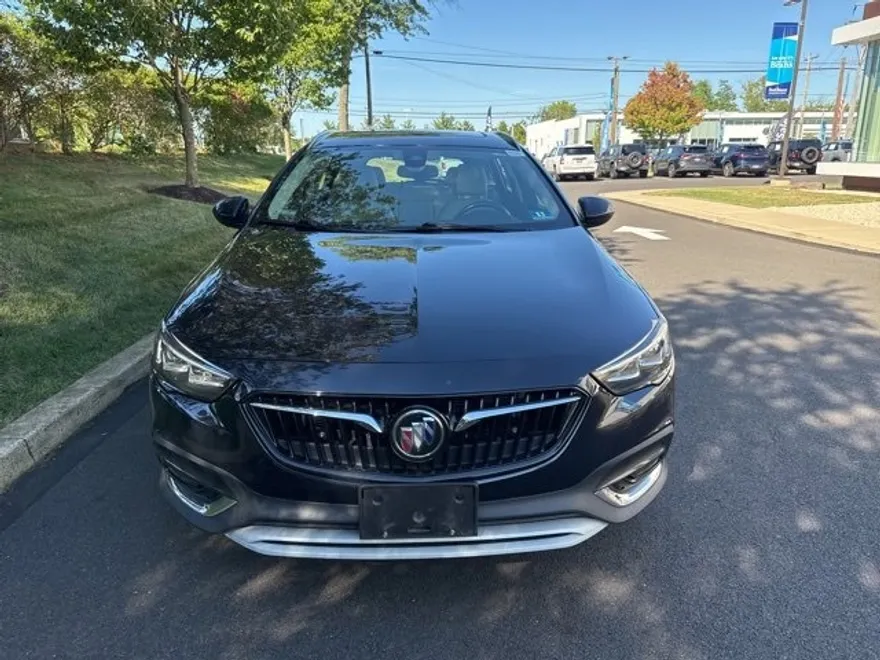 2018 Buick Regal TourX Essence photo 1