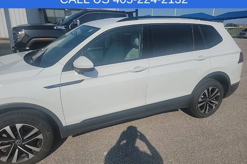 2022 Volkswagen Tiguan S photo 1