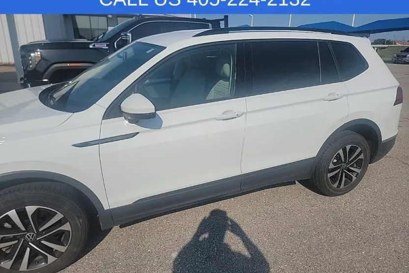 2022 Volkswagen Tiguan S photo 1