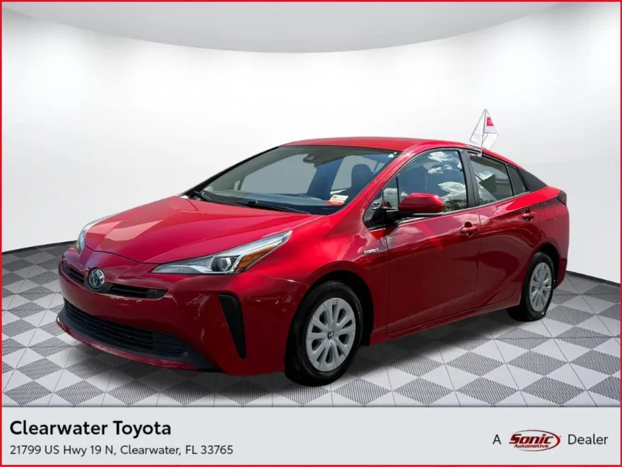 2019 Toyota Prius XLE photo 1