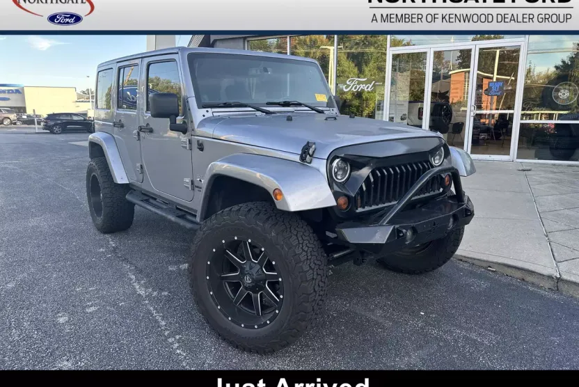 2013 Jeep Wrangler Unlimited Sahara photo 1