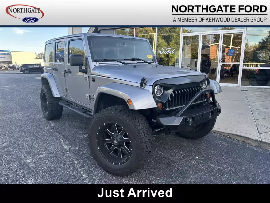 2013 Jeep Wrangler Unlimited Sahara photo 1