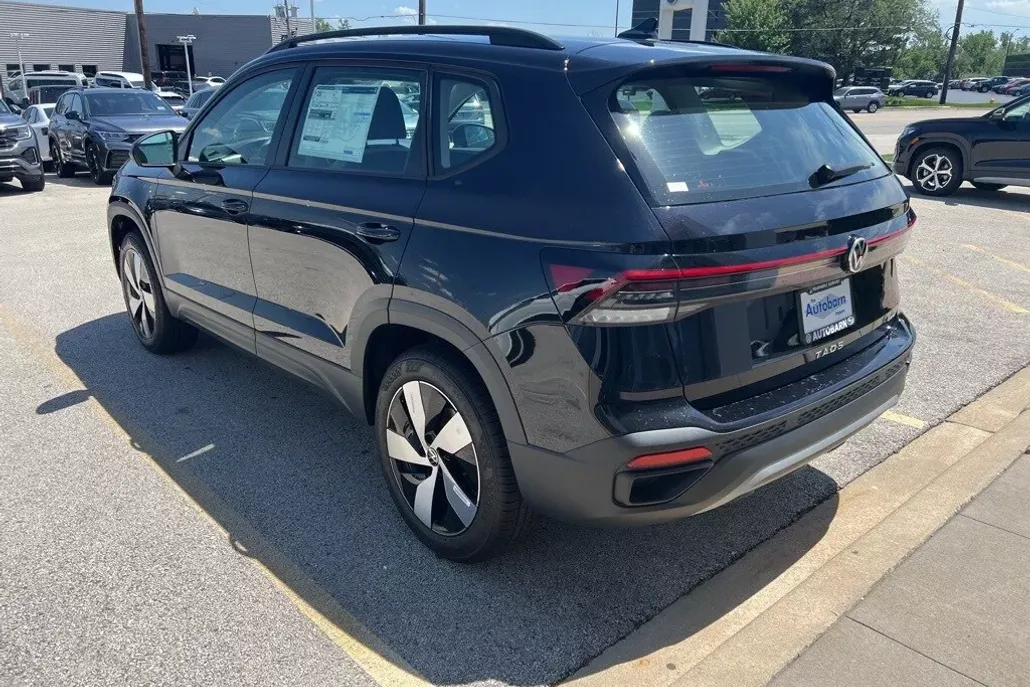 2025 Volkswagen Taos S photo 1