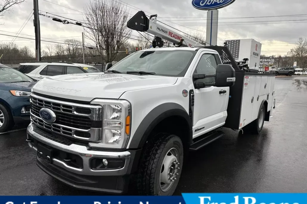 2023 Ford F-600 photo 1