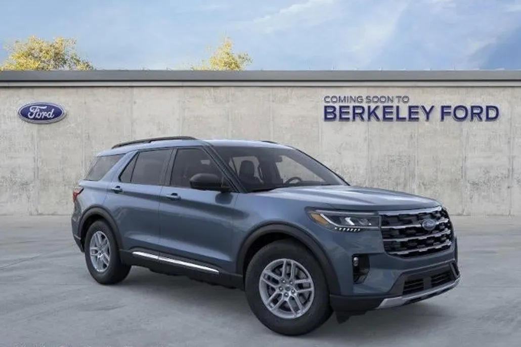 2025 Ford Explorer photo 1