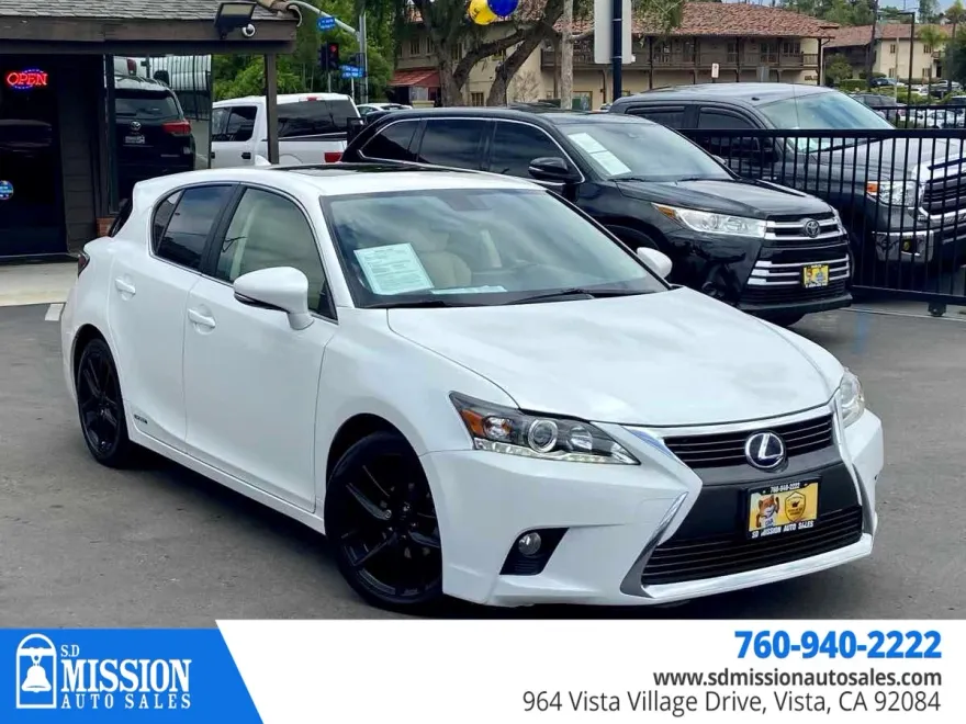 2017 Lexus CT 200h photo 1