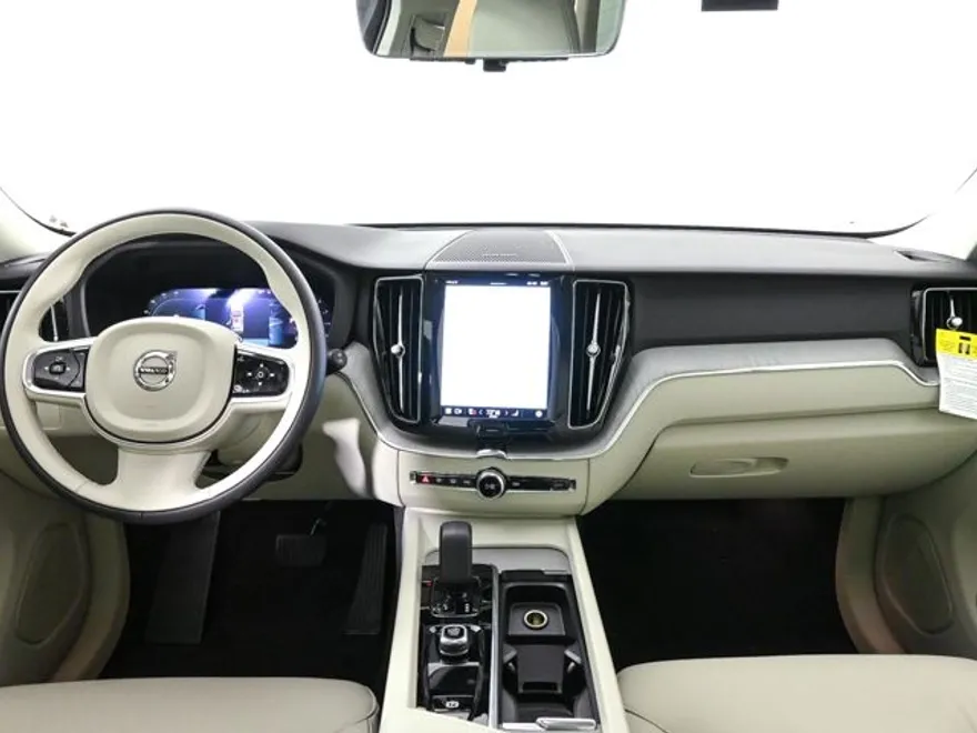 2025 Volvo XC60 B5 Plus photo 1