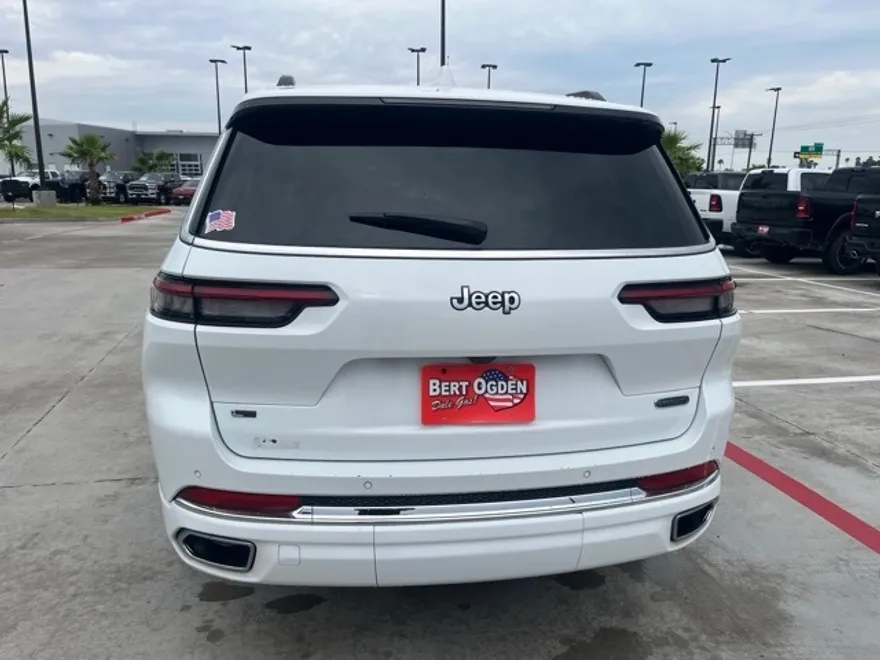 2023 Jeep Grand Cherokee Overland photo 1