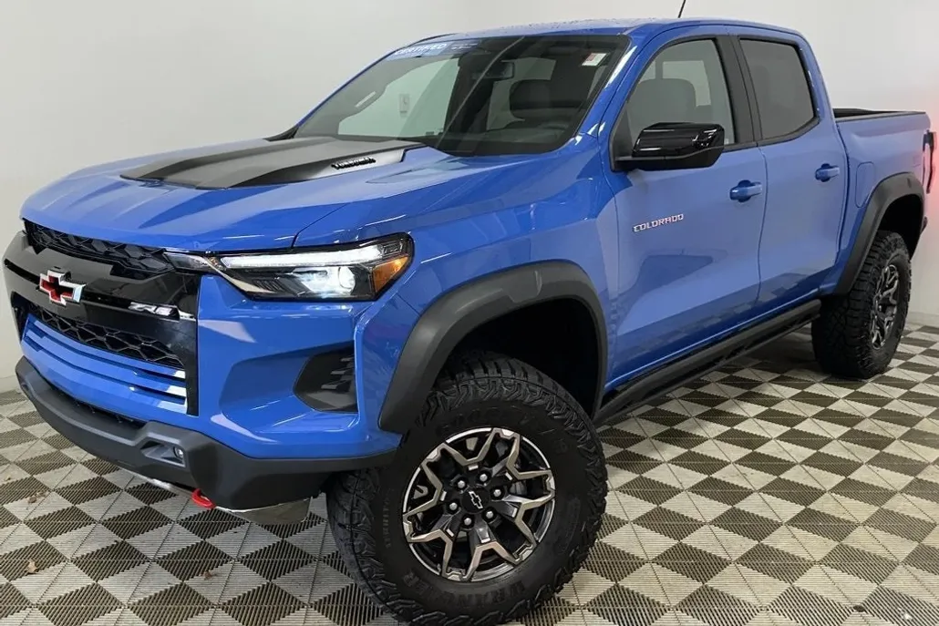 2025 Chevrolet Colorado ZR2 photo 1