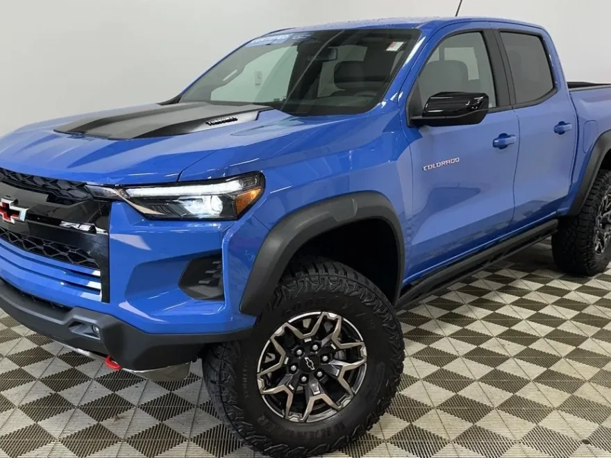 2025 Chevrolet Colorado ZR2 photo 1