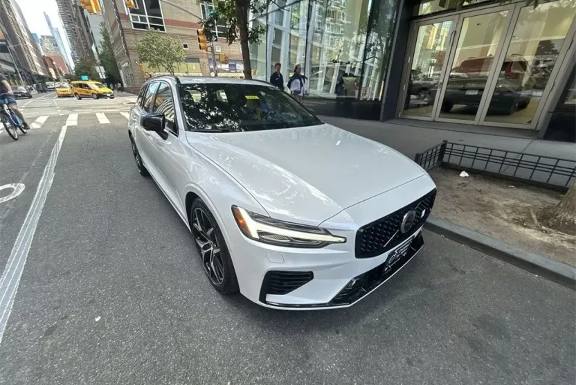 2024 Volvo V60 Recharge T8 Polestar photo 1