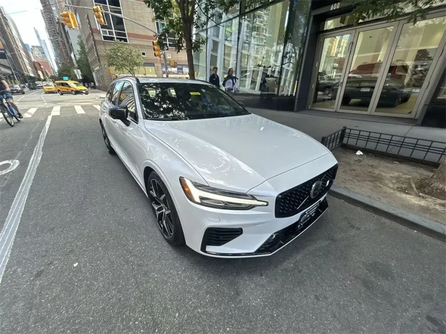 2024 Volvo V60 Recharge T8 Polestar photo 1