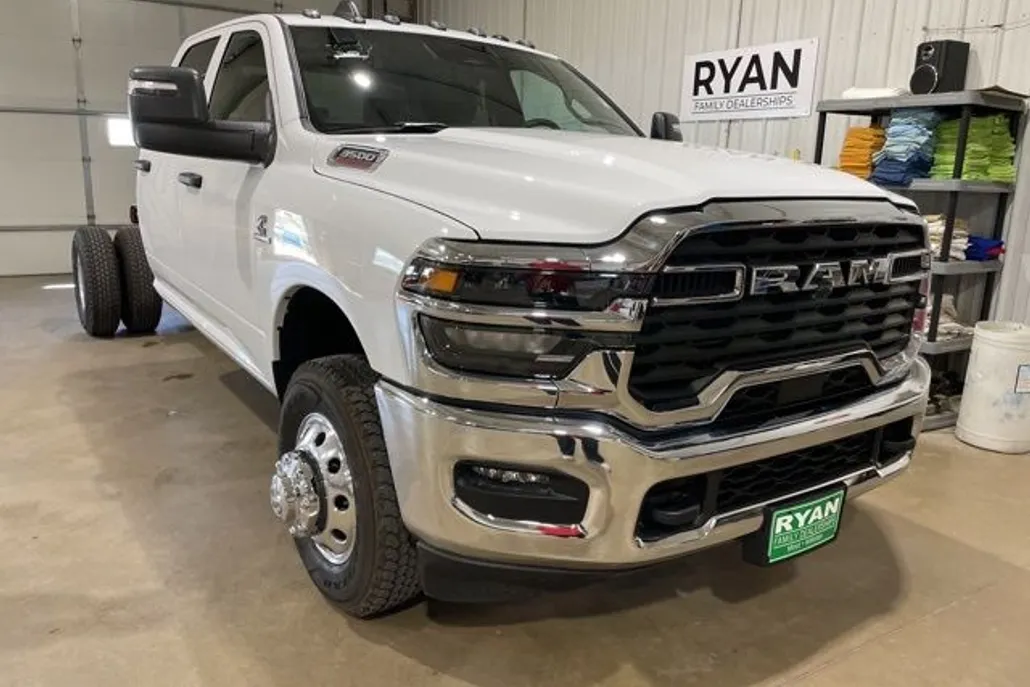 2025 Ram 3500 Tradesman photo 1