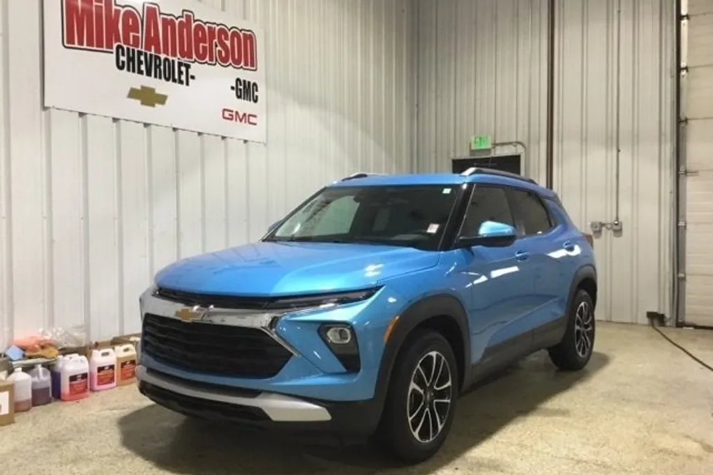 2025 Chevrolet Trailblazer LT photo 1