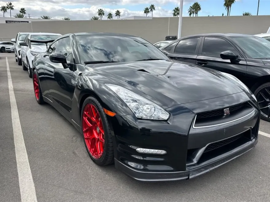 2013 Nissan GT-R Premium photo 1