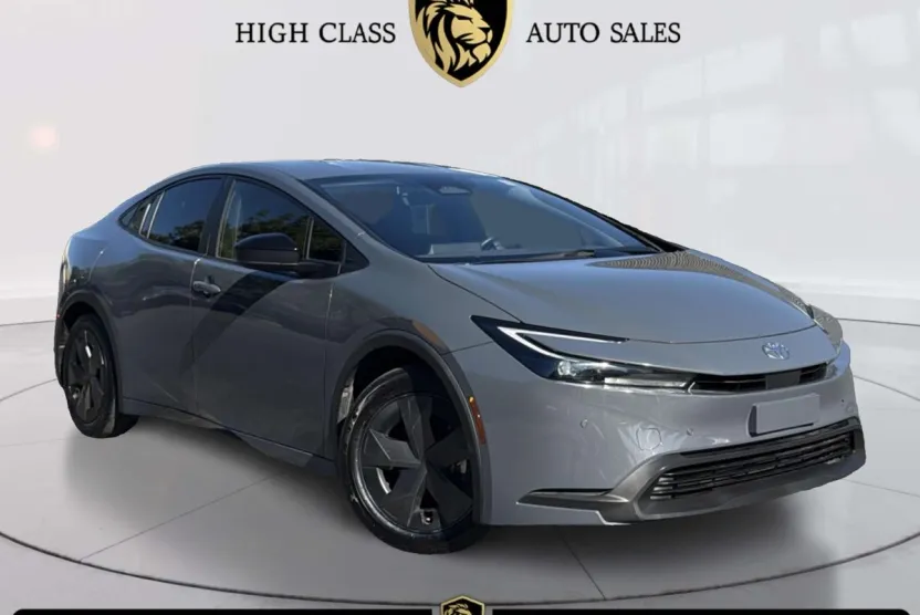 2023 Toyota Prius LE photo 1