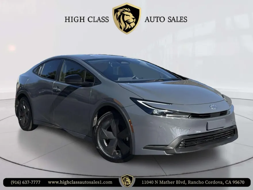 2023 Toyota Prius LE photo 1