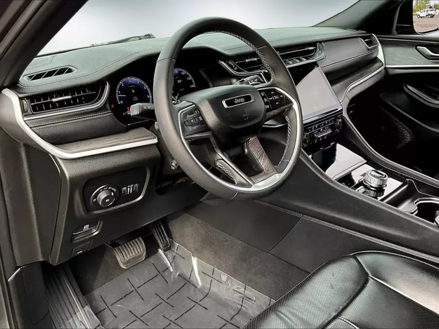 2024 Jeep Grand Cherokee Limited photo 1