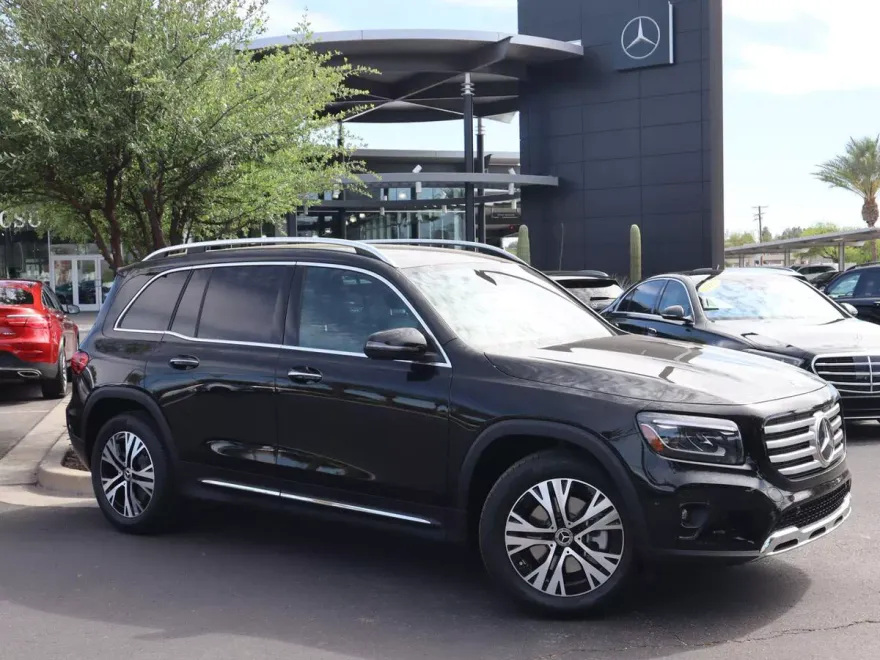 2025 Mercedes Benz GLB 250 photo 1