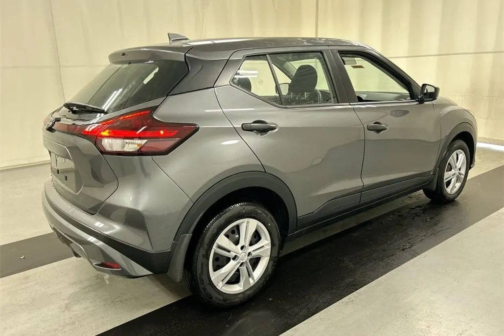 2025 Nissan Kicks Play S photo 1