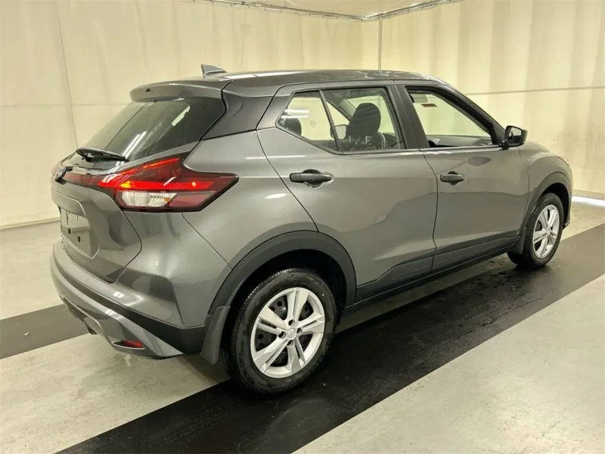 2025 Nissan Kicks Play S photo 1