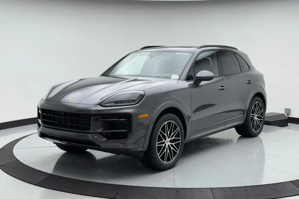 2025 Porsche Cayenne Base photo 1