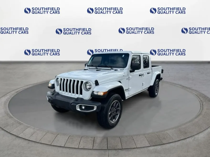 2023 Jeep Gladiator Overland photo 2
