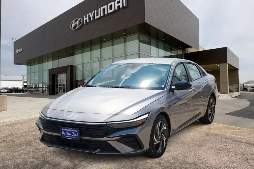 2025 Hyundai Elantra SEL Sport photo 1