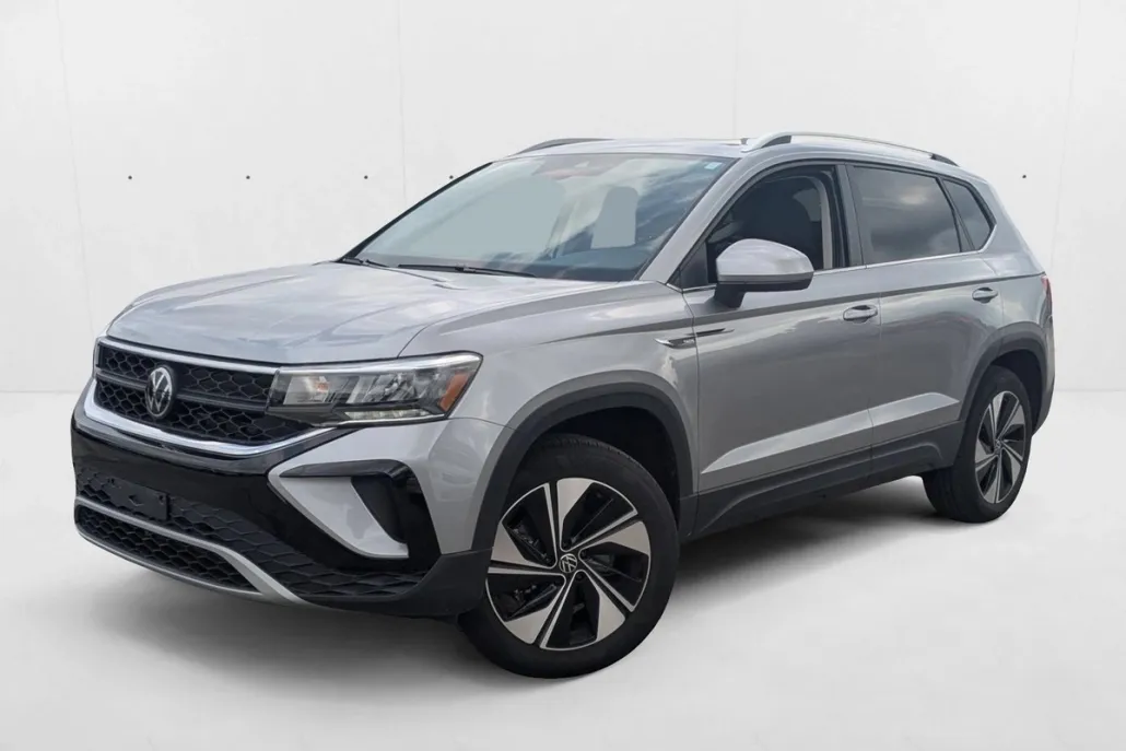 2024 Volkswagen Taos SE photo 1